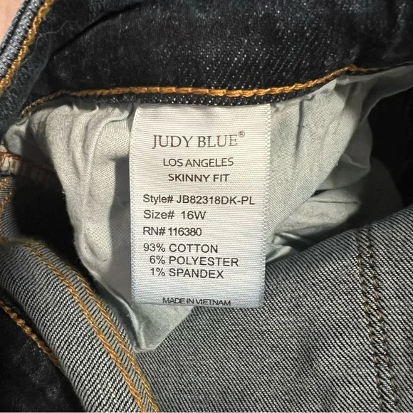 Judy Blue Button-Fly Cropped Jeans Skinny Fit - Picture 6 of 6